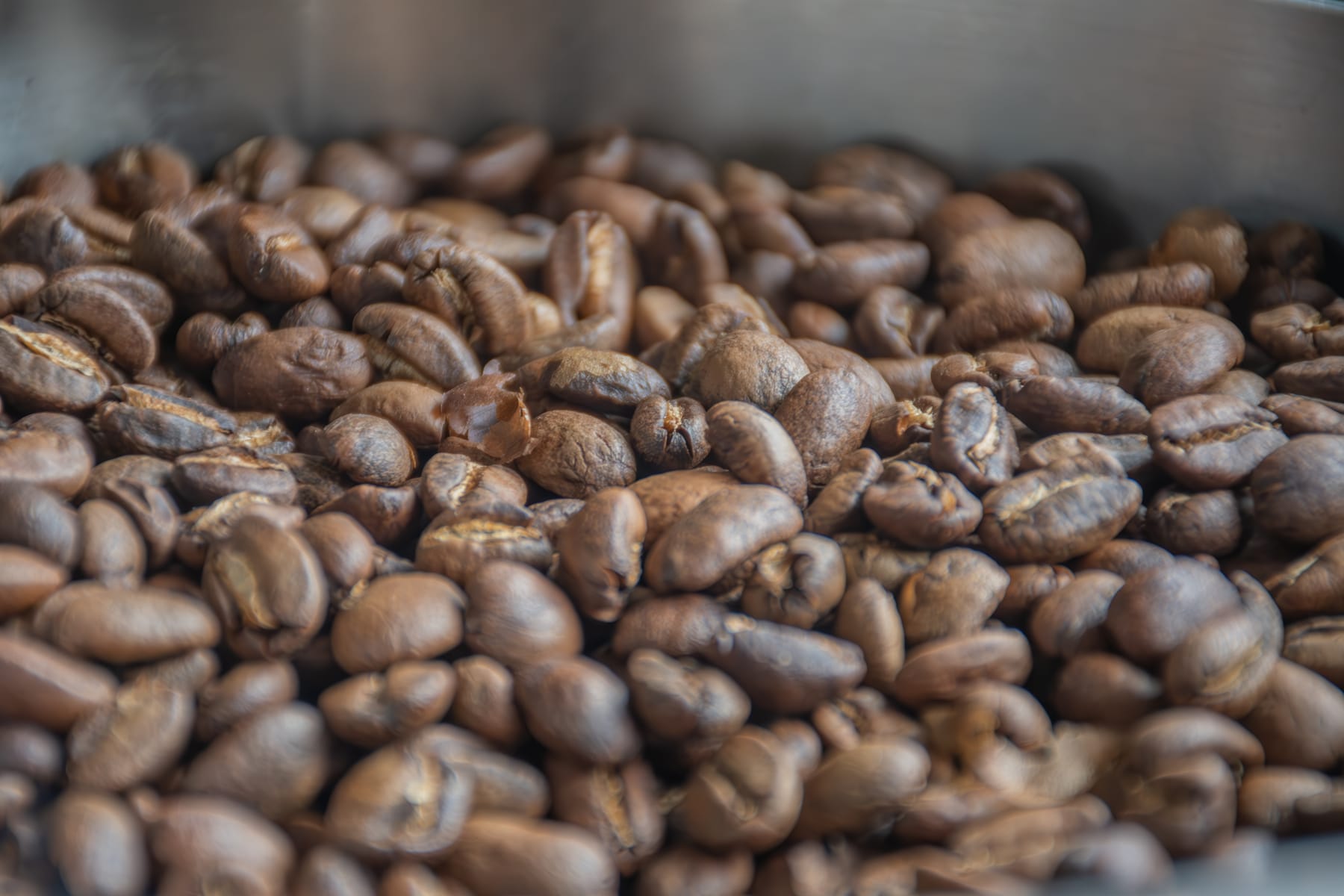 Primer plano de granos de café tostado